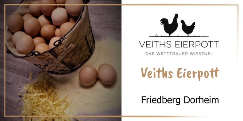 Auf der goldbraun gerahmten WasRegionales-Markenkachel ein Korb mit Eiern, daneben Gries und zwei eier auf dem Griess sowie ein handvoll rohe Nudeln; das Logo von Veiths Eierpott, zwei Huehner in der Silhouette, Wetterauer Wiesenei; darunter der Schriftzu