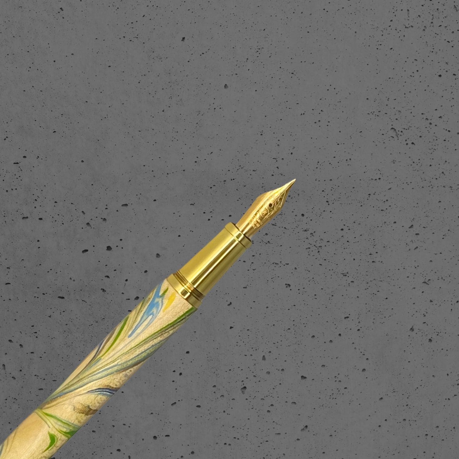 CONTRACT Marble  Füllfederhalter Gold marmoriert Messing | e+m Holzprodukte