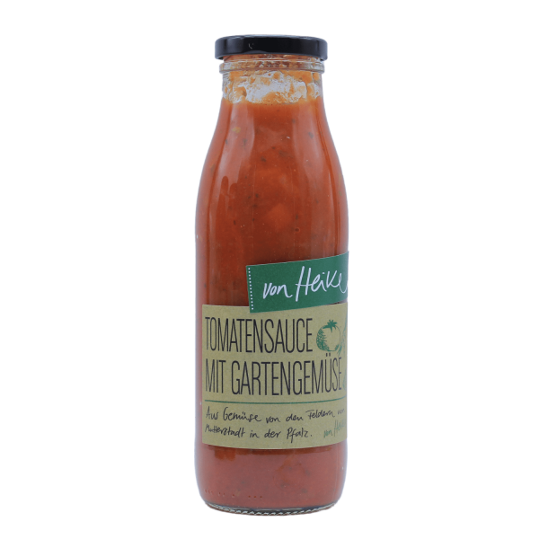 Tomatensauce mit Gartengemüse in der Glasflasche von von Heike